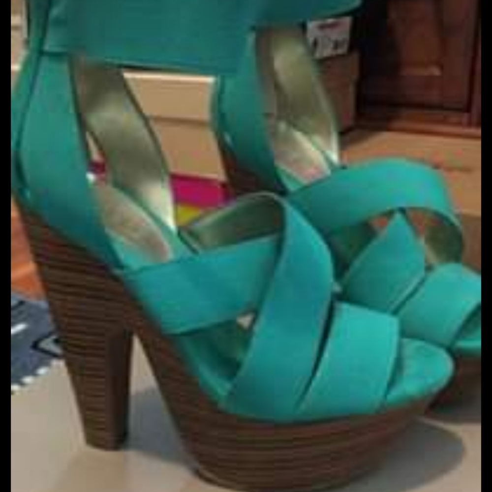 Strappy heeled sandal